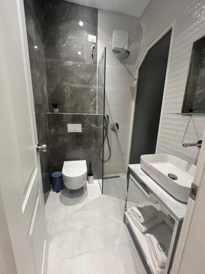 Enzo Rooms & Apartment Blloku Tirana Extérieur photo