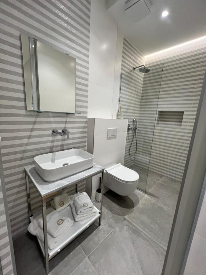 Enzo Rooms & Apartment Blloku Tirana Extérieur photo