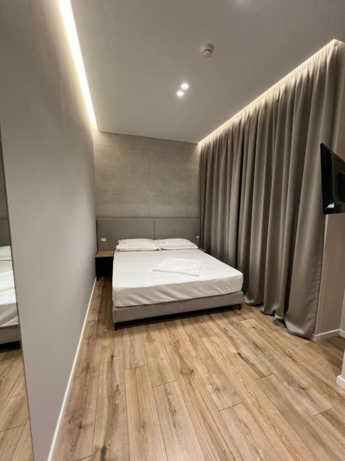 Enzo Rooms & Apartment Blloku Tirana Extérieur photo