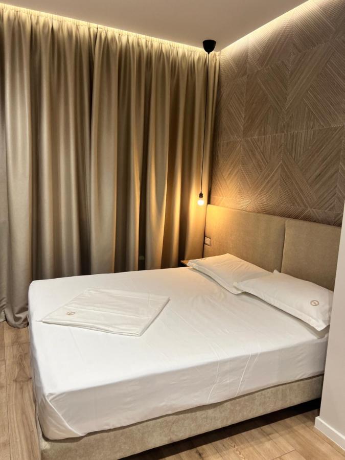 Enzo Rooms & Apartment Blloku Tirana Extérieur photo