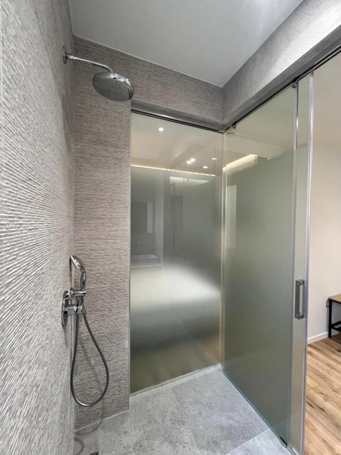 Enzo Rooms & Apartment Blloku Tirana Extérieur photo