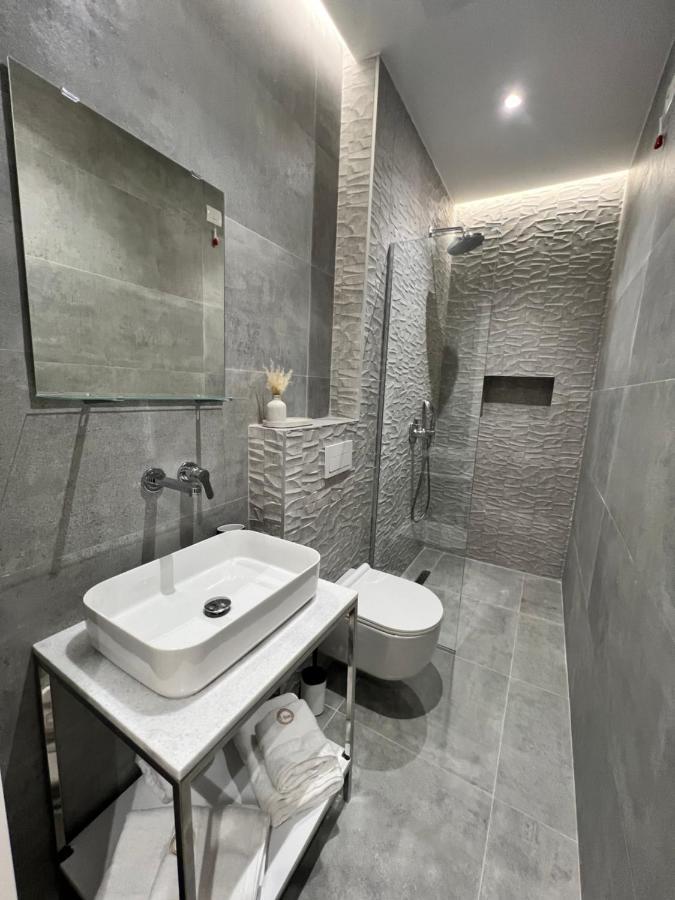 Enzo Rooms & Apartment Blloku Tirana Extérieur photo