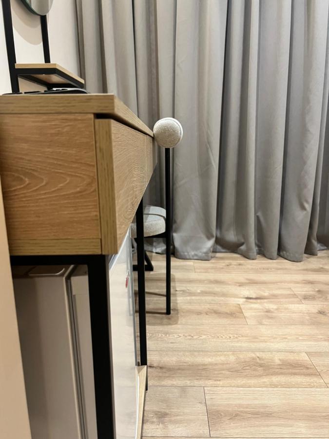 Enzo Rooms & Apartment Blloku Tirana Extérieur photo