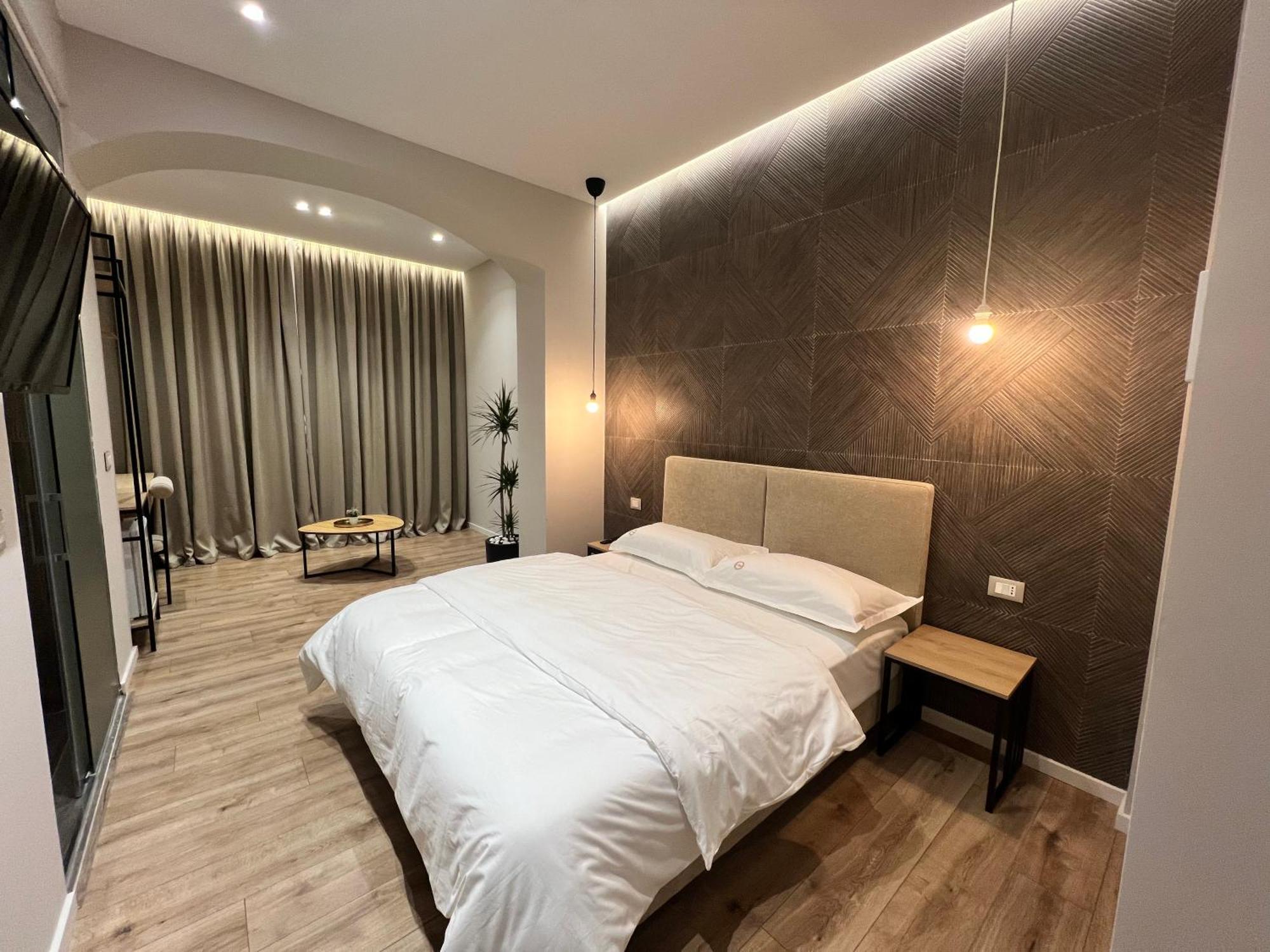 Enzo Rooms & Apartment Blloku Tirana Extérieur photo