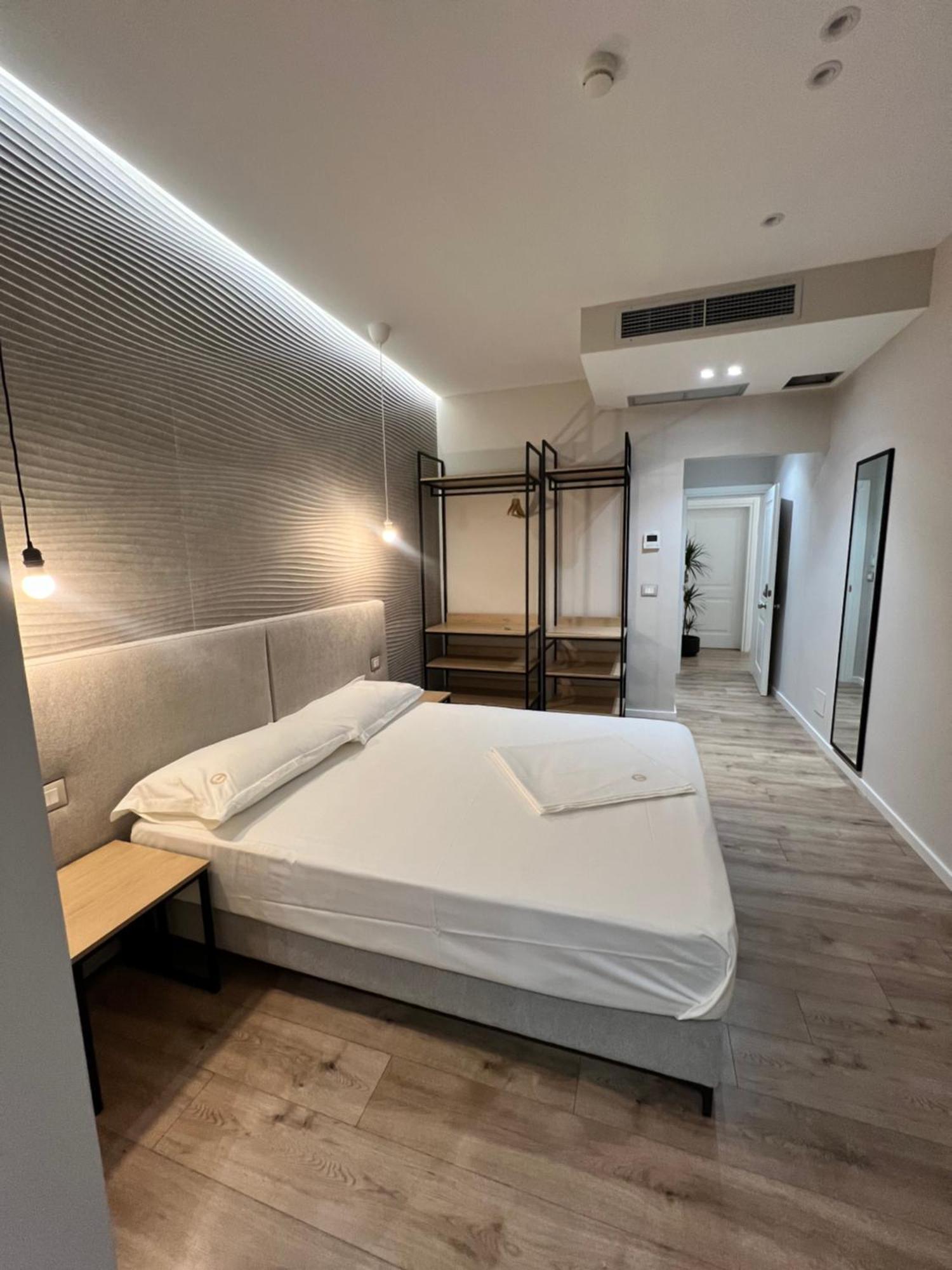 Enzo Rooms & Apartment Blloku Tirana Extérieur photo